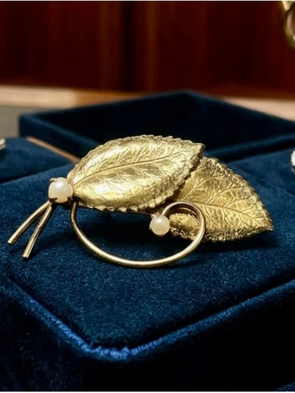VTG WWII Carl Art 1/20 12K Gold Filled Dual Leaf Brooch, Cultured Pearl Accents